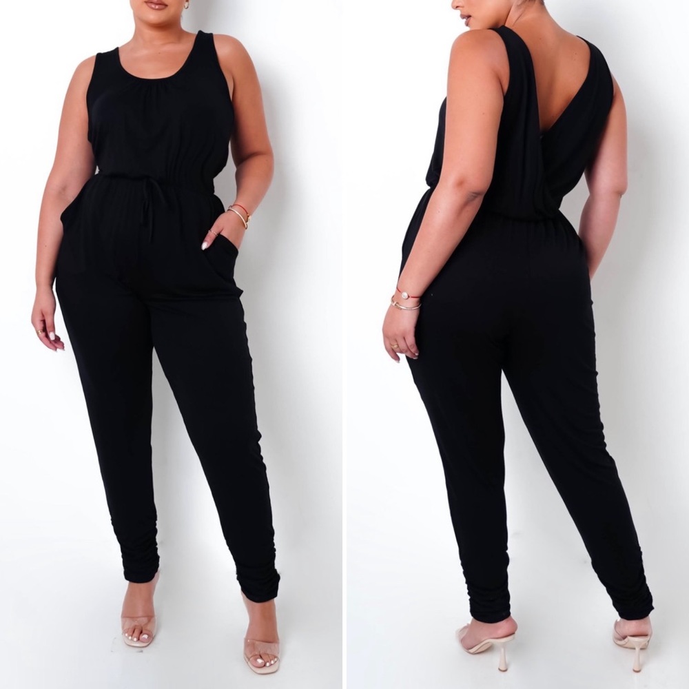 Black Basic Jumpsuit (CURVY)